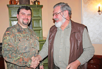 Ein herzlicher Händedruck vom stellvertretenden Vorsitzenden Gerd Backhaus!